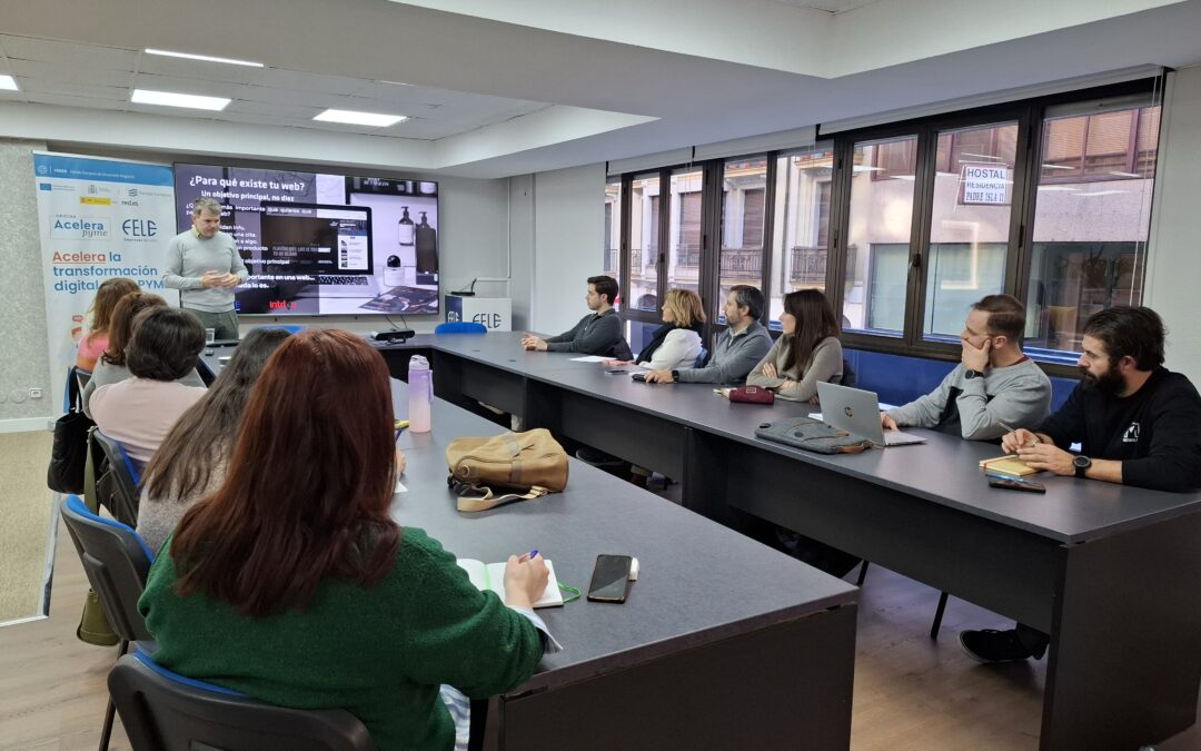 Taller práctico sobre Cómo mejorar tu web para generar clientes con David Abril Pérez, director de INTDEA